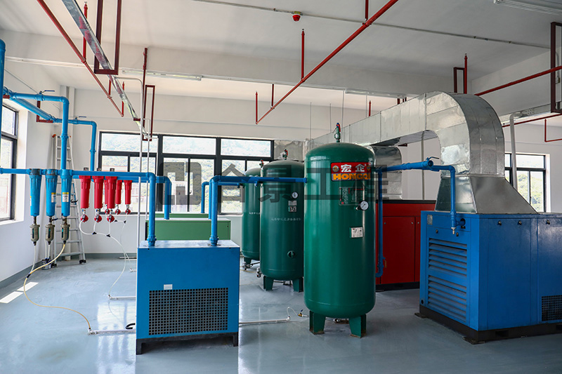 東莞盈灃科技有限公司工程緊鑼密鼓施工中，為迎接竣工全力奮戰(zhàn)！